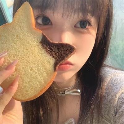 绯红色的窗帘